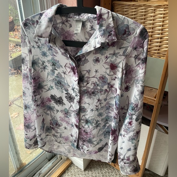 ⚡️2/$20 H&M floral chemise blouse - Picture 1 of 4